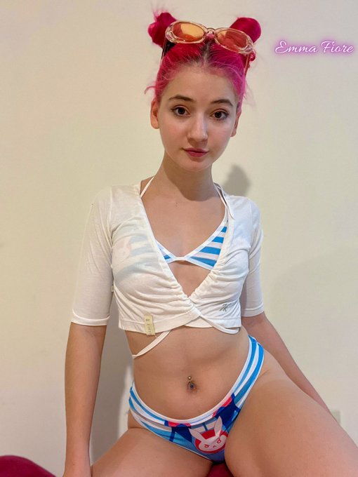 I'm thinking of giving away 6 months of Subscription to my Onlyfans to whoever makes me a cool compilation