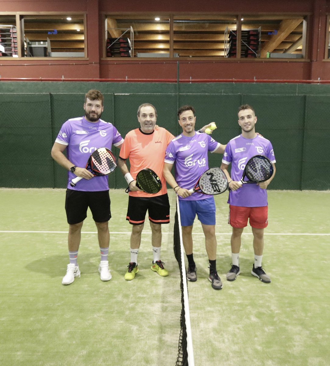 BenjaLongarela's tweet photo. Un honor haber sido los primeros ganadores del I torneo benéfico Alucem, increíble organización de @terradegoles y @XPenoucos. Gracias a mi “hermano” @danirenda10 por jugar conmigo, genética de campeón. Gracias a @OrestesO por la invitación, te dedicamos la victoria 😉💪. https://t.co/GQdBSlfJ7w