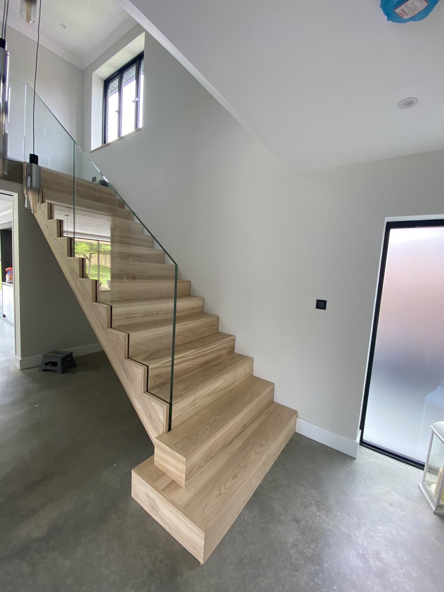 Bespoke Glass Splash tweet media