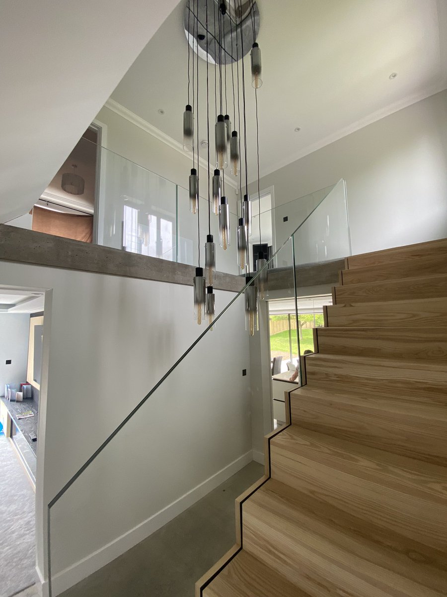 Bespoke Glass Splash tweet media
