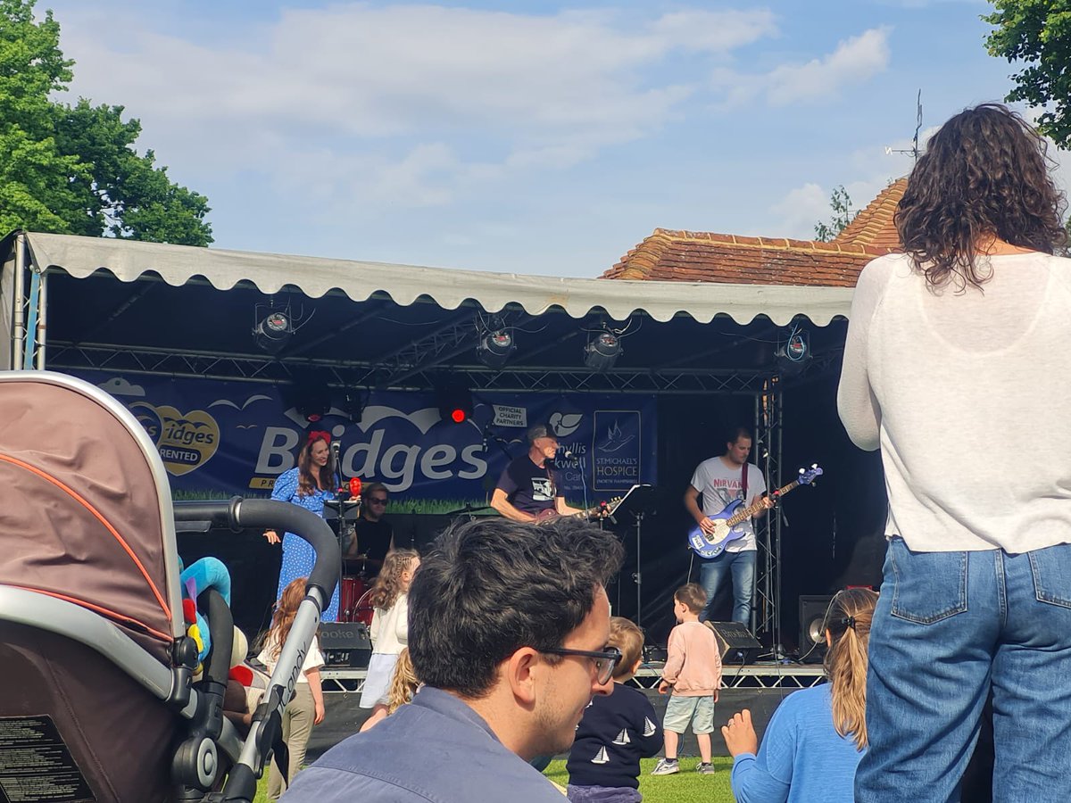 good evening #BluesHour friends big thanks to <a href="/CrondallEvents/">Crondall Events</a> for having us at their #partyinthepark #crondall #JubileeWeekend so nice to gig again <a href="/king_schmo/">King Schmo</a>