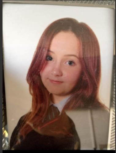 TLRailUK's tweet image. Chloe Duncan, 13, left school at 3pm in Hastings and hasn't been seen since.  Her phone last pinged at Clapham Junction.

Last seen wearing a blue school skirt, blue shirt, black tights and black &amp;amp; white converse.

Any sightings, please call the police and reference 1126/1306.