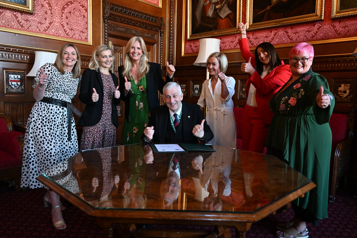 CommonsSpeaker's tweet image. I'm proud to sign a pledge to make the @HouseofCommons an exemplary employer to female staff going through the menopause. I value my female colleagues and staff, and don't want them avoiding promotion or leaving Parliament because of the symptoms they experience #menopausemandate