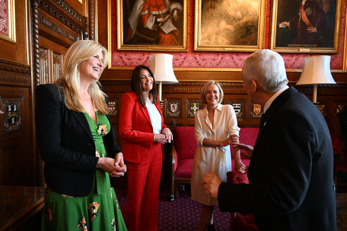 CommonsSpeaker's tweet image. I'm proud to sign a pledge to make the @HouseofCommons an exemplary employer to female staff going through the menopause. I value my female colleagues and staff, and don't want them avoiding promotion or leaving Parliament because of the symptoms they experience #menopausemandate