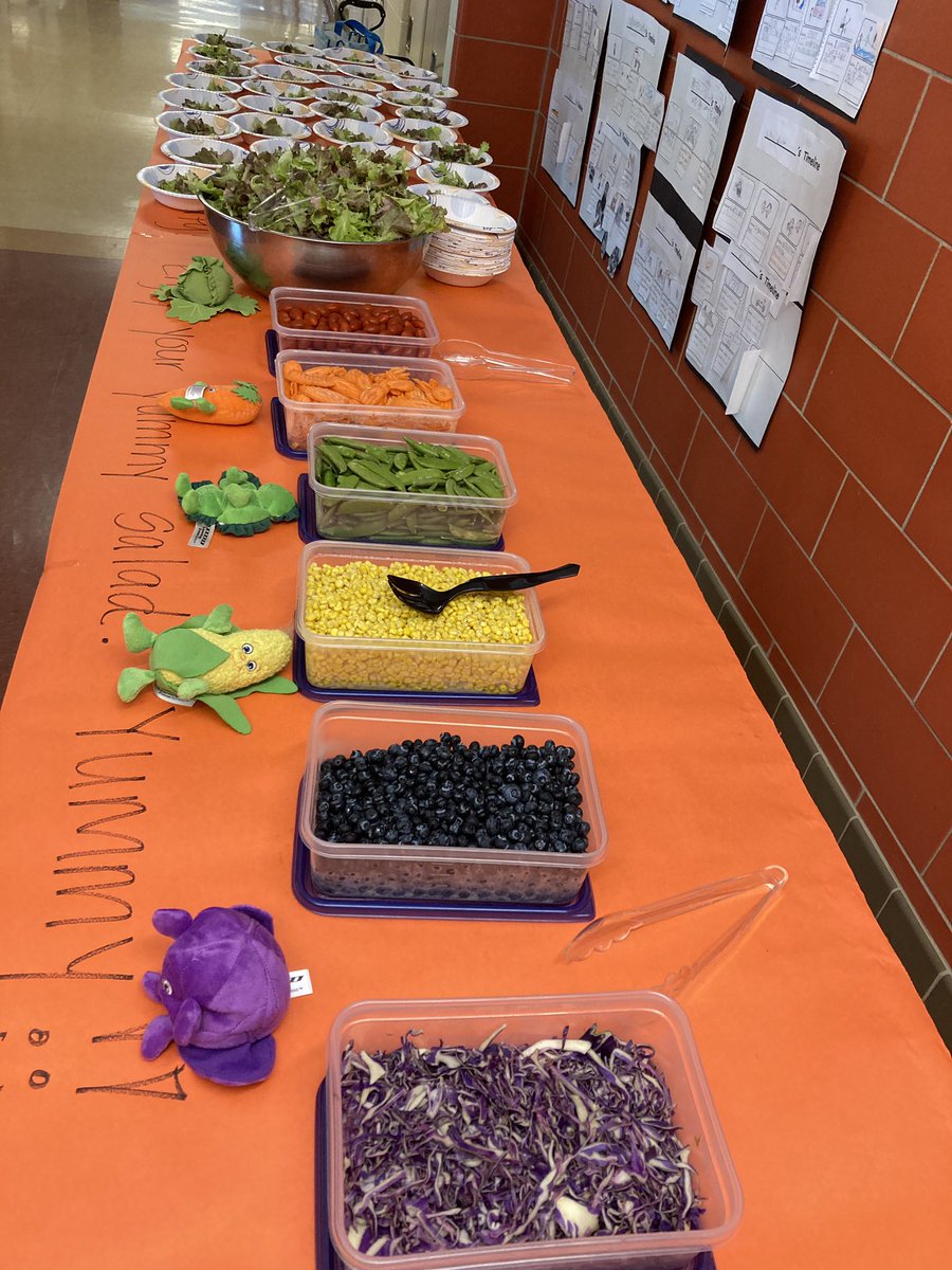 ANSgina's tweet photo. Hurray for the Flora Singer students that harvest their lettuce today and we had and awesome Salad 🥗 party! Proud and accomplished 2nd graders 🙂
 @ANSGreenKids @SingerPTA https://t.co/NwcpjkSFTH