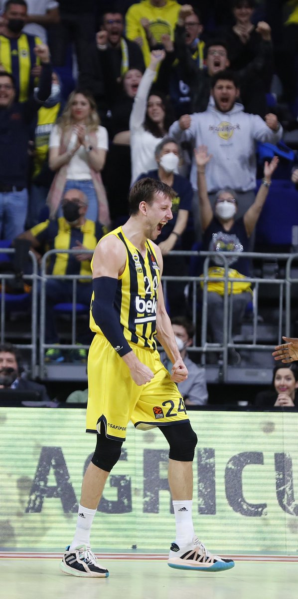 SloukasBey's tweet photo. Vesely giderayak MVP olup gitti. Her şey için teşekkürler kral. Her zaman çok değerli olacaksın bizim için. JAN JAN VESELY UÇALIM VESELY SMACI BASMADAN DURAMIYORUM! https://t.co/po8T7vX8Ik