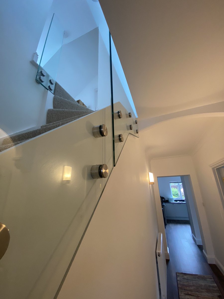 Bespoke Glass Splash tweet media