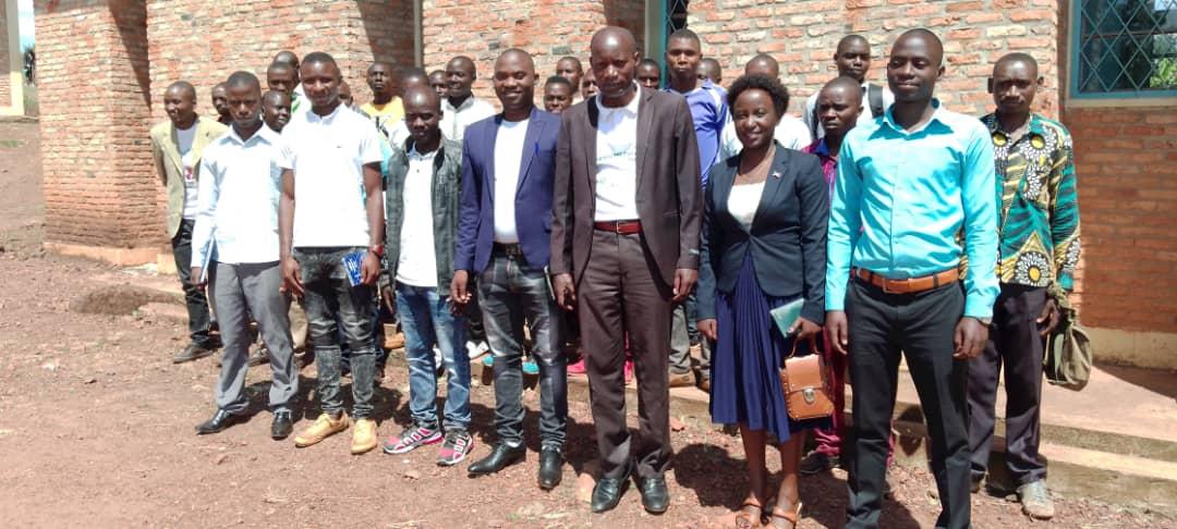 CnjbMuyinga's tweet photo. Le Bureau du Conseil National de la Jeunesse Burundaise @CnjbMuyinga  était aujourd'hui avec les Représentants Communaux et collinaires de la Commune Butihinda dans l'avant midi et ceux de la Commune Gashoho dans l'après midi.
@MinEACJSCBdi
@cnjbdi 
@MuyingaProvince https://t.co/21ANBUISZd