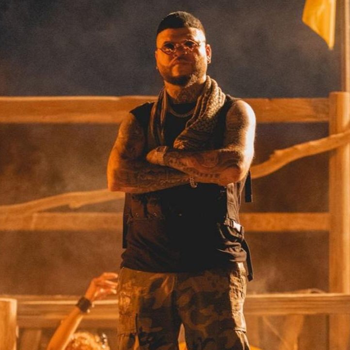 caropericolo's tweet photo. O que a xente entende cando se fala de Farruko vs. O que entendo eu https://t.co/ImAF1KQht6