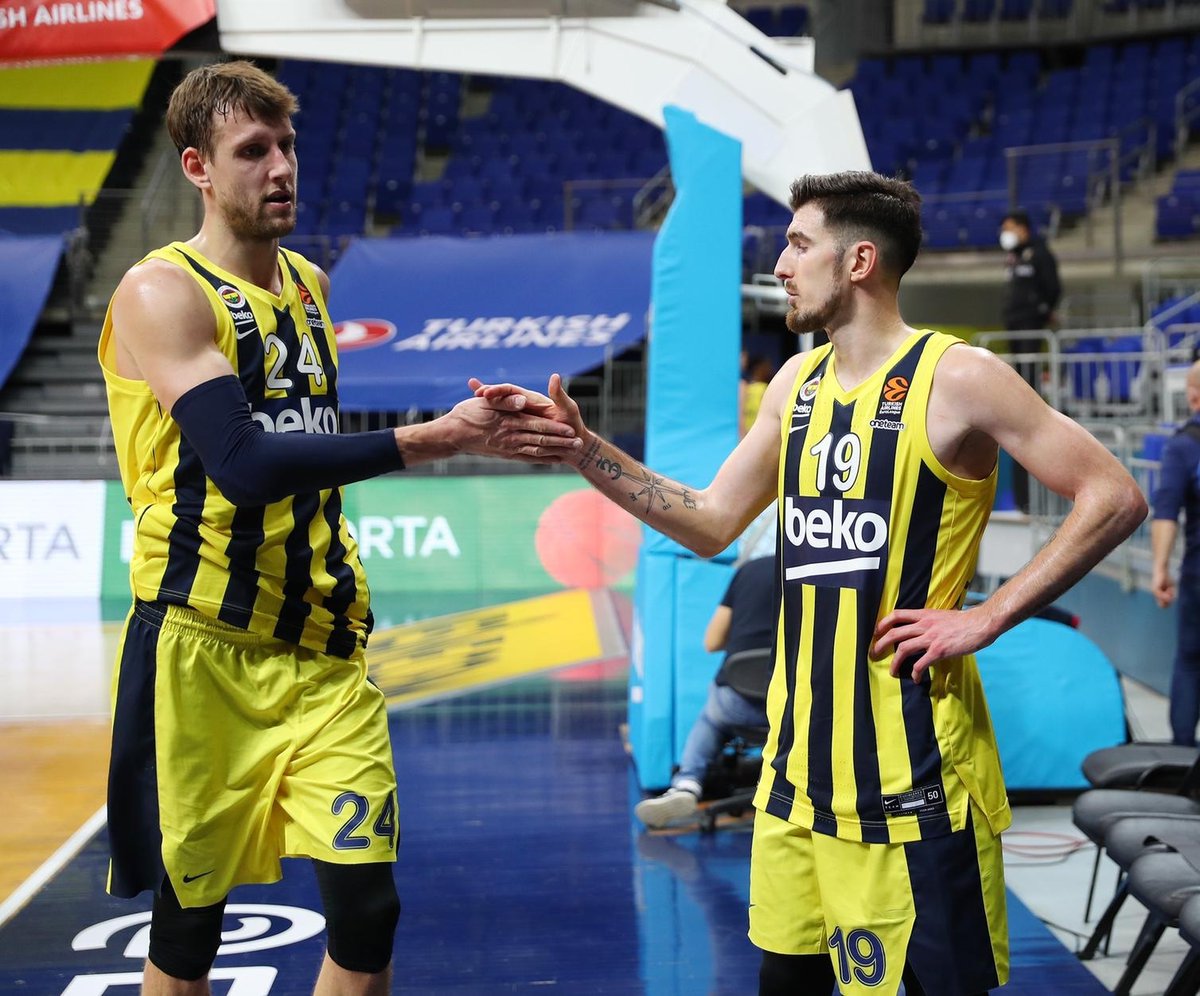 Daha büyük bir last dance görebilir miyiz.. sanmam.
Şampiyon yaptılar Fenerbahçe'lerini.
EYVALLAH BEYLER.