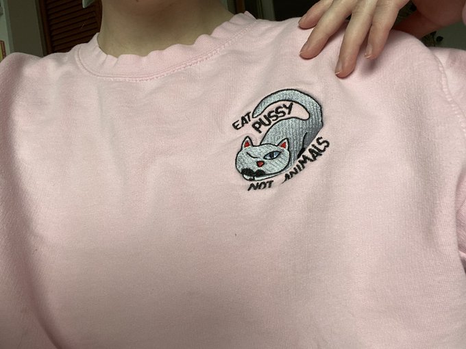 Reunited with my favourite sweater 🥺🥺💖 https://t.co/D361WQwMZb