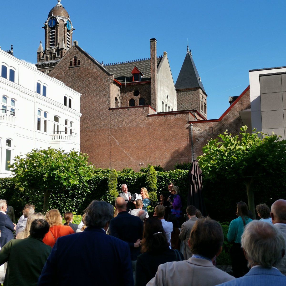 Mooi event weer in de mooie binnentuin van #bilderbergparkhotel! De jaarlijkse haringparty was eindelijk weer ouderwets. Dank aan <a href="/bilderbergph/">Bilderberg Parkhotel</a> voor de uitnodiging en fijn om zoveel bekende en nieuwe mensen te hebben gezien! #liveislife