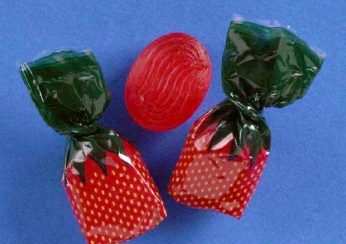 Super70sSports's tweet photo. One of the great mysteries of life is candy like this. I’ve literally never bought any, nor have I even SEEN anyone else buy any, yet I somehow end up eating one about twice a year. Is it just 88-year-olds with enormous candy bowls keeping these delicious bastards in circulation? https://t.co/gMBcAO1cXz