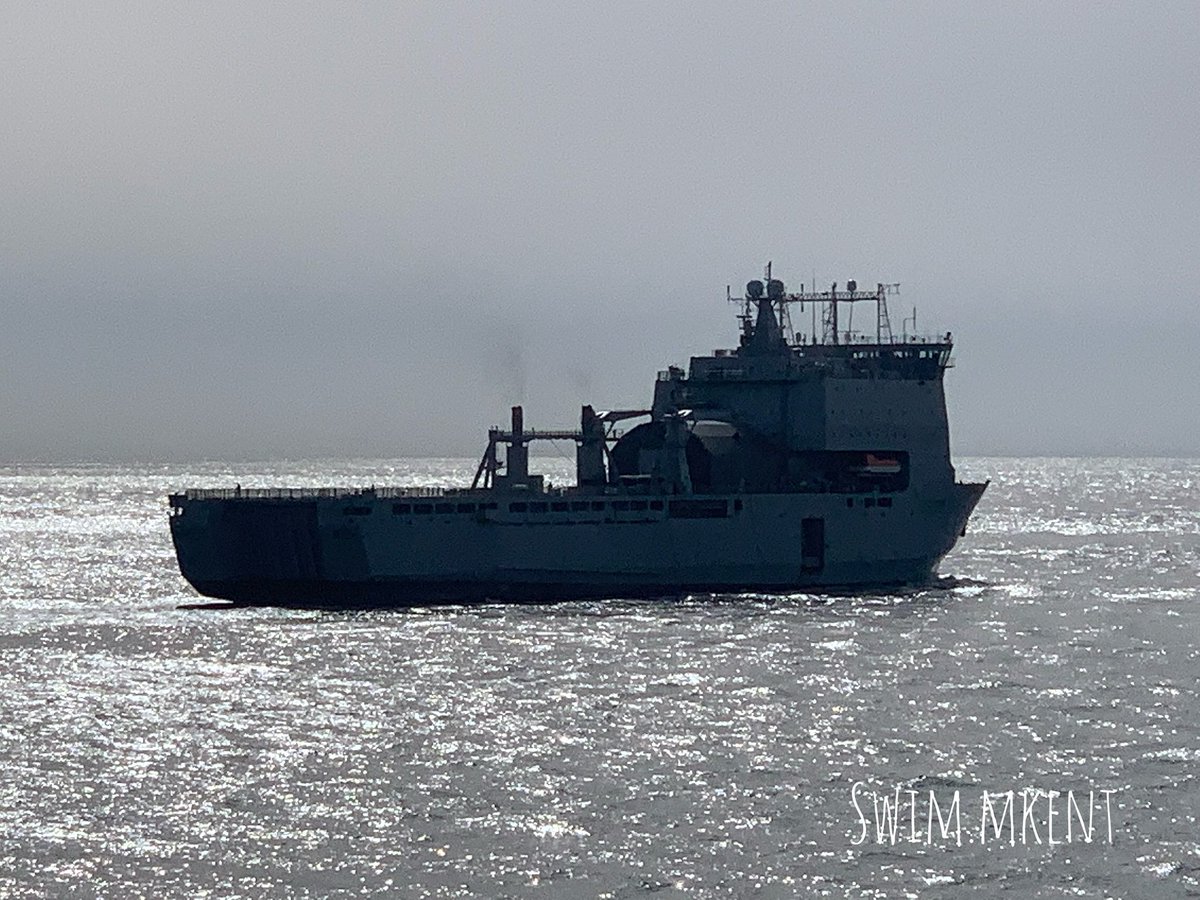 @NavyLookout @RNPics_: @RFACardiganBay Doing a boat transfer in BGTW @ around 1015 today. 🇬🇧🇬🇮