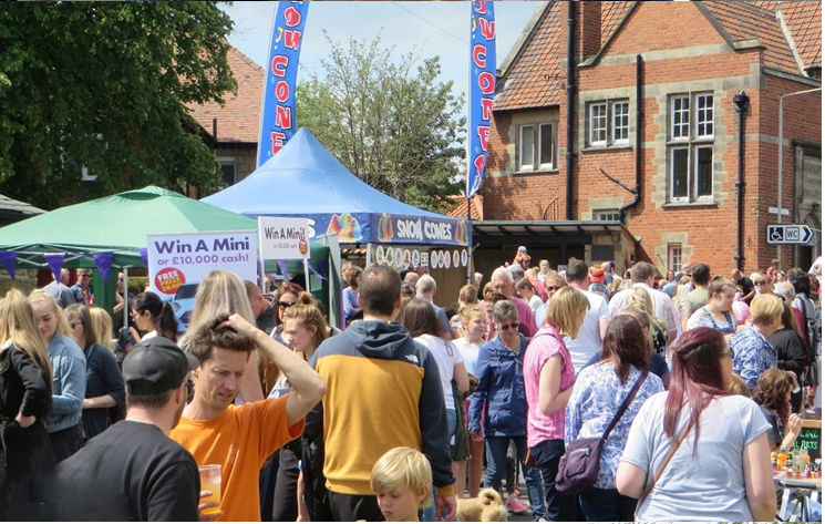 ScalbyFair's tweet photo. What are you most looking forward too at Scalby Fair this Saturday 12-4.30? Magic Mike - Julie Hatton Dancers - Kevin O'Connor Dancers - Punch &amp;Judy - Flower Festival - Bouncy Castle - Open Studios - 70 stalls - Birds of Prey - Photo Comp pres - meeting up with friends ? https://t.co/6ebFz8lSkj