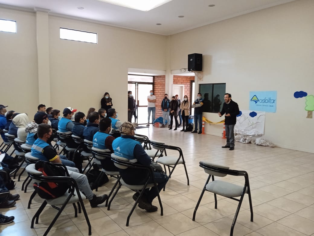 EpAsfaltar's tweet image. ¡Nos preocupamos por el bienestar de nuestros colaboradores!
Con la Unidad de Talento Humano, dictamos un taller sobre 'Consumo de alcohol y sus consecuencias'.
Buscamos precautelar la salud de los trabajadores, evitar problemas familiares y laborales.
#SomosLaVíaDelDesarrollo