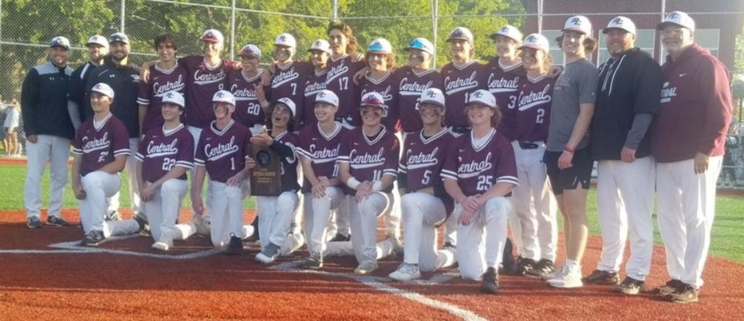 Chad__Tindall's tweet photo. Congratulations &amp; good luck to @MFallsBaseball, @PKEBaseball, @WCBaseball2022 &amp; @GDaleBasball ⚾ clubs for making it to @wiaawi State championships in Appleton.
Good luck to our 16 boys on these 4 clubs, enjoy the experience &amp; go compete your butt off.
Looking forward to summer! https://t.co/g1Nw0ORGxr