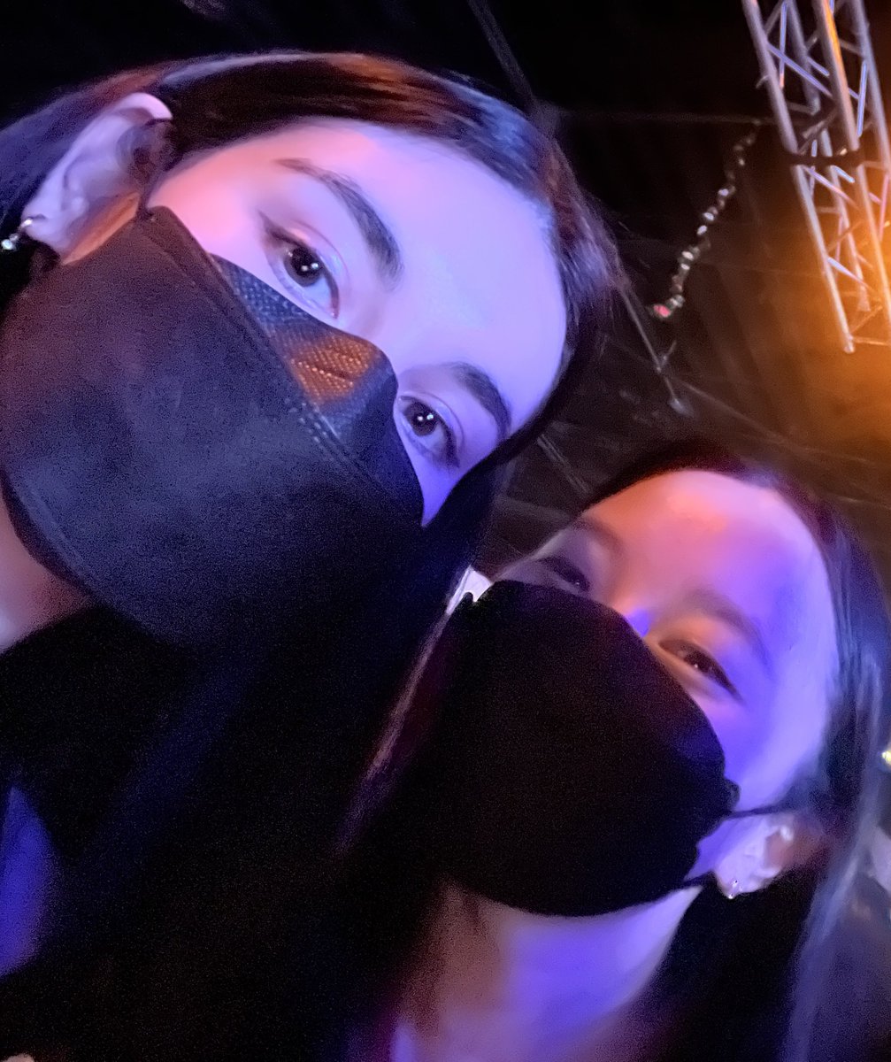 JANGDONG1L's tweet photo. i only had 20 minutes to change, do my makeup, and leave for the nyc show cuz i had a work meeting but i think the fit turned out okay in the end 🥹 (ft my bff)
#DKBinNYC https://t.co/NbFGH7v4fx