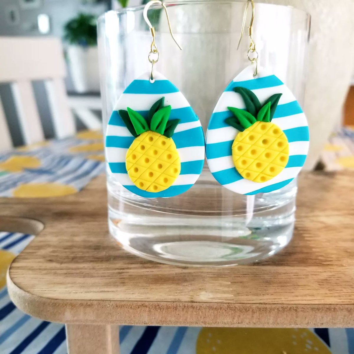 jenniferdiedri2's tweet photo. Pineapple and chill.
#polymerclay #clayearrings #pineapplegirl #jewelry https://t.co/QdYnwwS1iL