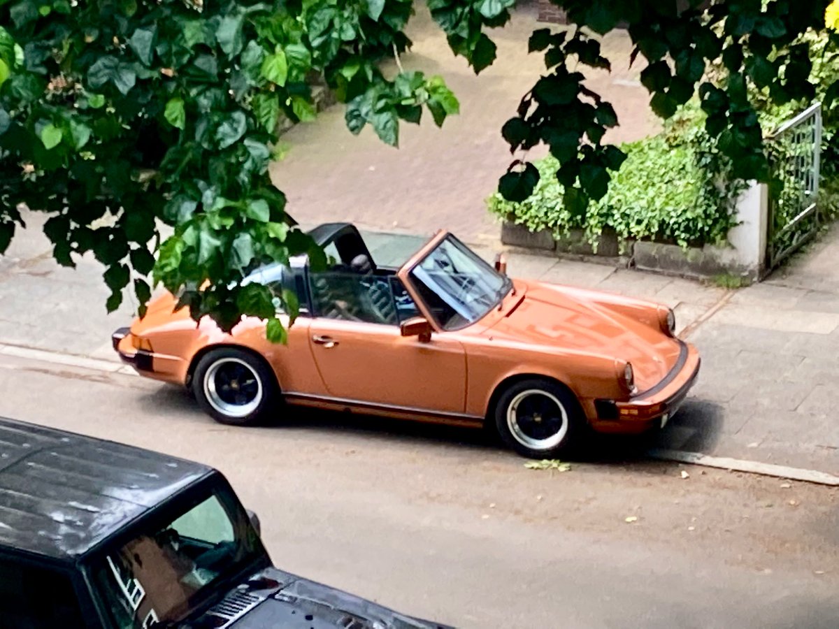 GeorgAlbrecht1's tweet photo. nice classic and classy #Porsche #Porsche911 #PorscheG #GModell #Targa 🧡 https://t.co/Sr7EXWnyVQ