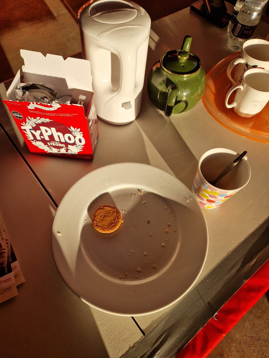 HenfieldFire's tweet photo. Thanks to all those that came along this evening, biscuits seem to have been well received!
If you couldn't make it, visit us on a Monday evening drill night and we'll answer any questions you may have.
#firefighterscharity #BrewWithACrew #WSFRS #STN56 #Henfield #Typhootea https://t.co/rxo3BNCsZb