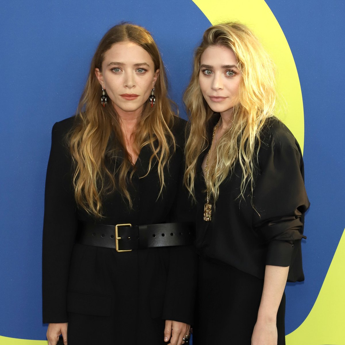 Mary-Kate et Ashley Olsen fête aujourd'hui leurs 36 ans. Joyeux  anniversaire à elles ! ❤️, image size:1200x1200