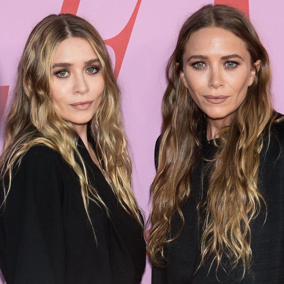 Mary-Kate et Ashley Olsen fête aujourd'hui leurs 36 ans. Joyeux  anniversaire à elles ! ❤️, image size:908x908
