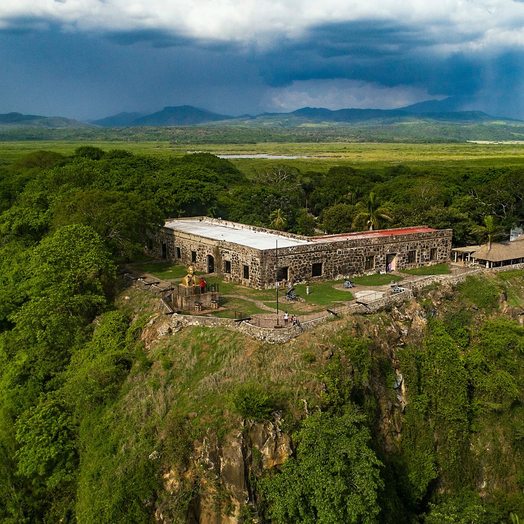 El origen de #SanBlas se remonta a mediados del siglo XVII, época en que fue construido como astillero y punto de salida para los viajes de colonización de la Corona Española.  
#nayarit #rivieranayarit #mexico #nayaritdespiertaloenti #visitmexico #cultura #hisitoria