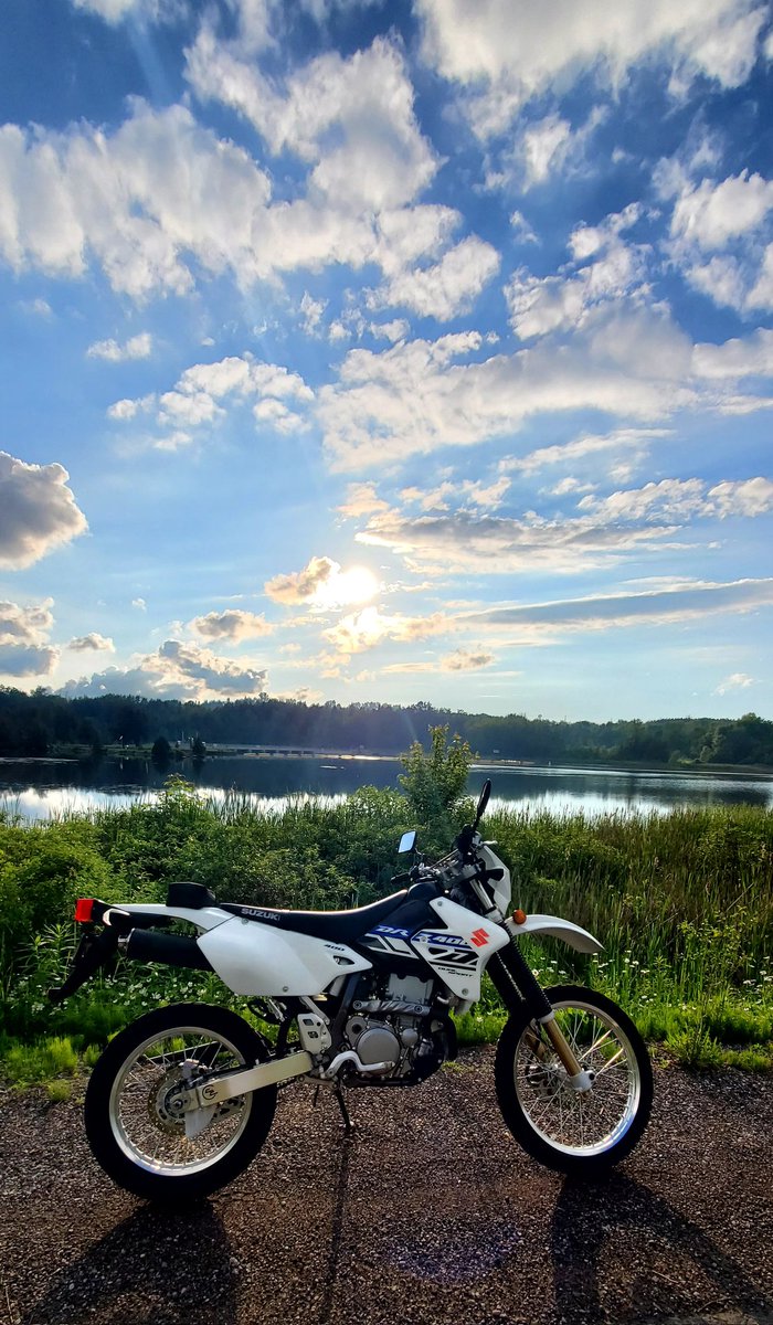 Iidaby's tweet photo. After a mostly wet weekend, it seemed like the cottagers and campers went home early Sunday. Went for an early evening ride and was very little traffic. #KawarthaLakes #SUZUKI #otonabee #scenicdrive #sportstracker
#chillrider https://t.co/9NkJo58Zfh