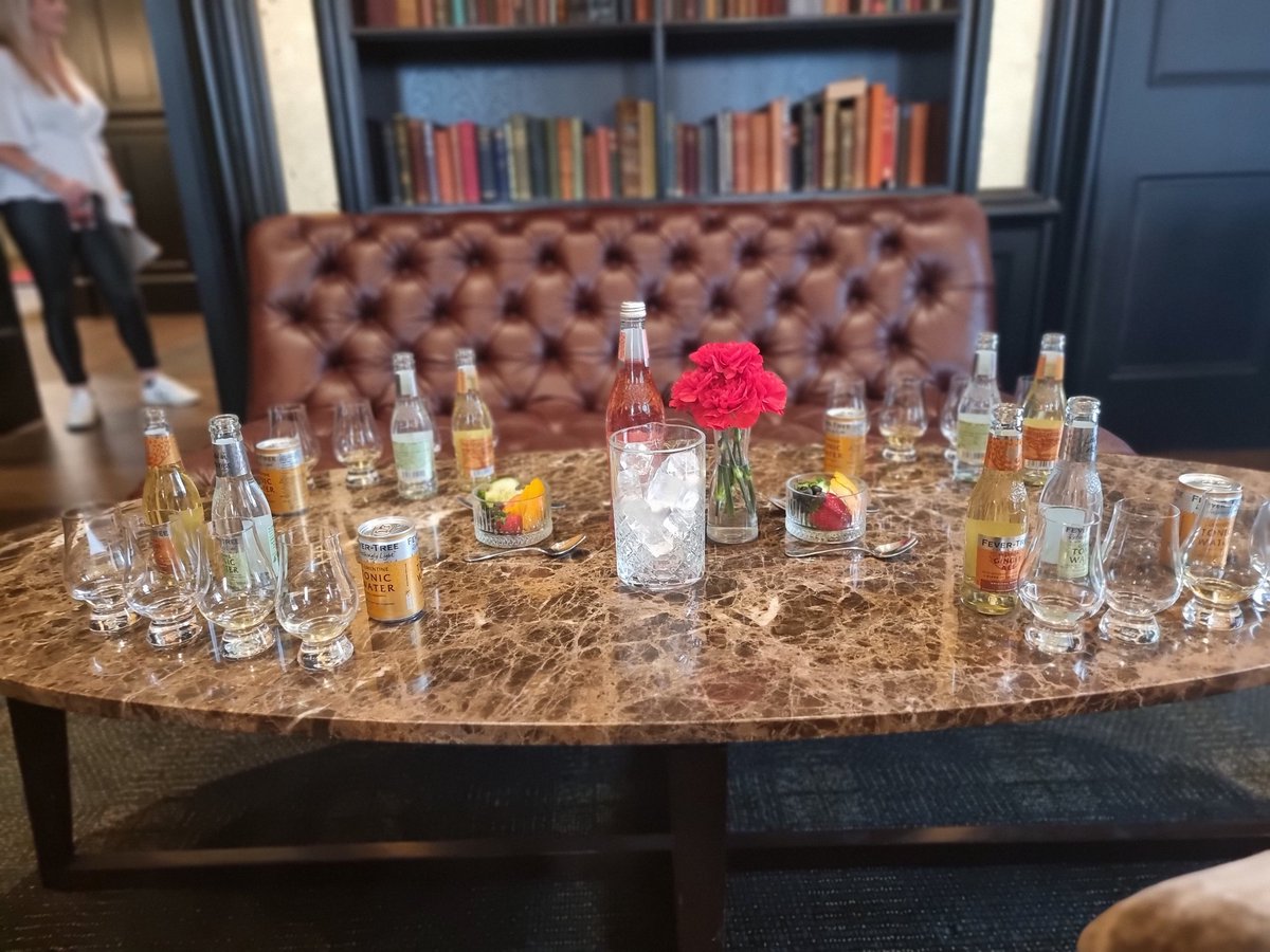 Wee #Gin tasting in the fabulous #library @CameronHouseLL 

#NotJustWhisky #GinTasting #LochLomond #CameronHouse #PerfectServe 

@HendricksGin @EdenMill @FeverTreeMixers