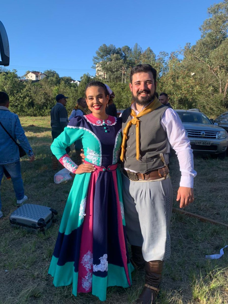 TaisSil16760216's tweet photo. Dia dos namorados do nosso jeitinho🥹❤️
1º Sarau com o pé direito, um domingo incrível com muita paixão e dança💃🏽😍
#saraunatvdogaucho #cftg https://t.co/3Mfto5Hse7