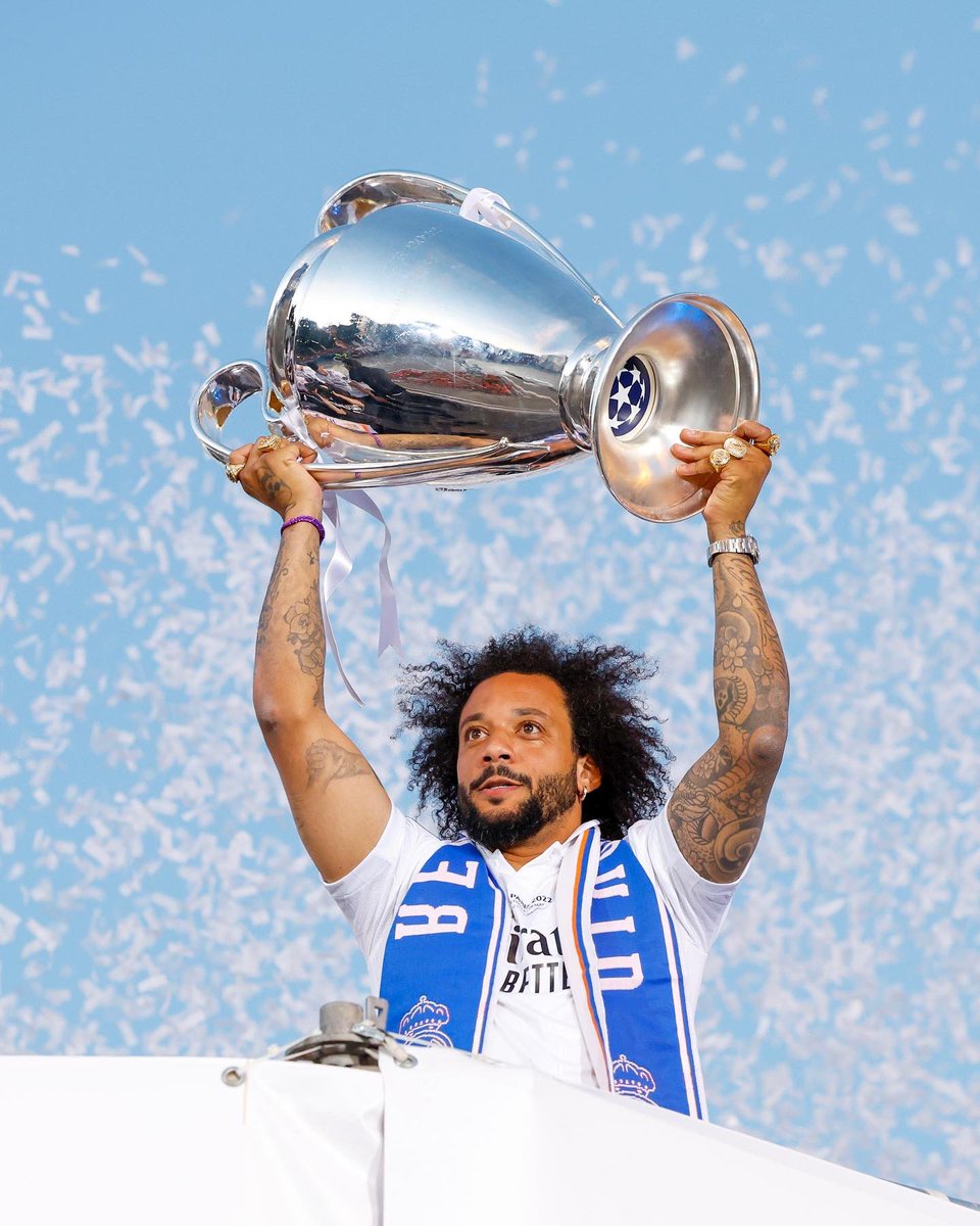 Gracias a todos por vuestros mensajes 💜 Ha sido un día muy emotivo con mi familia, amigos y toda la comunidad del Real Madrid. Hoy ha sido mi día más feliz en el mejor club del mundo, con la cabeza bien alta y orgulloso de todos los sueños que hemos conseguido juntos, 🙌🏾⚪