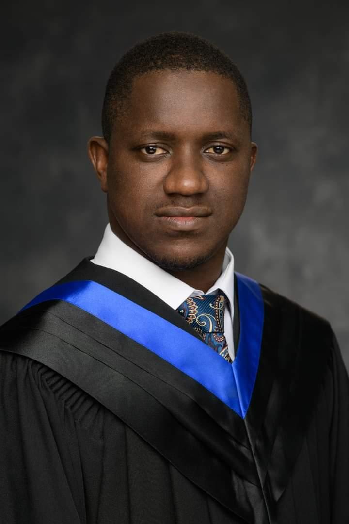 RegardDetache's tweet photo. DIPLÔMÉS 2022👨‍🎓 
Originaire de la🇬🇳,Mdou Alpha a débuté ses études à Shippagan, avant de venir à Moncton pour compléter unbacc en ICOM. Il a le souci du travail bien fait et se présente tjr de façon professionnelle. Il a d'ailleurs effectué un stage en Com 
@umoncton @AlphaCanal https://t.co/YkFE9DkXw8