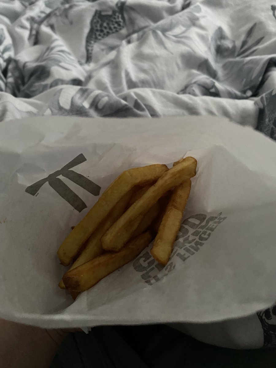 S_Verdin21's tweet photo. @KFC_UKI You need to work on your portion size! Very poor 😩 https://t.co/m7d8EppgY4