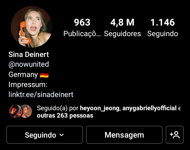Sianyworld's tweet photo. E ELA NÃO PARA! Sina trocou novamente sua foto de perfil, que, sinceramente, é a maior https://t.co/ZiG9Cs7MwF