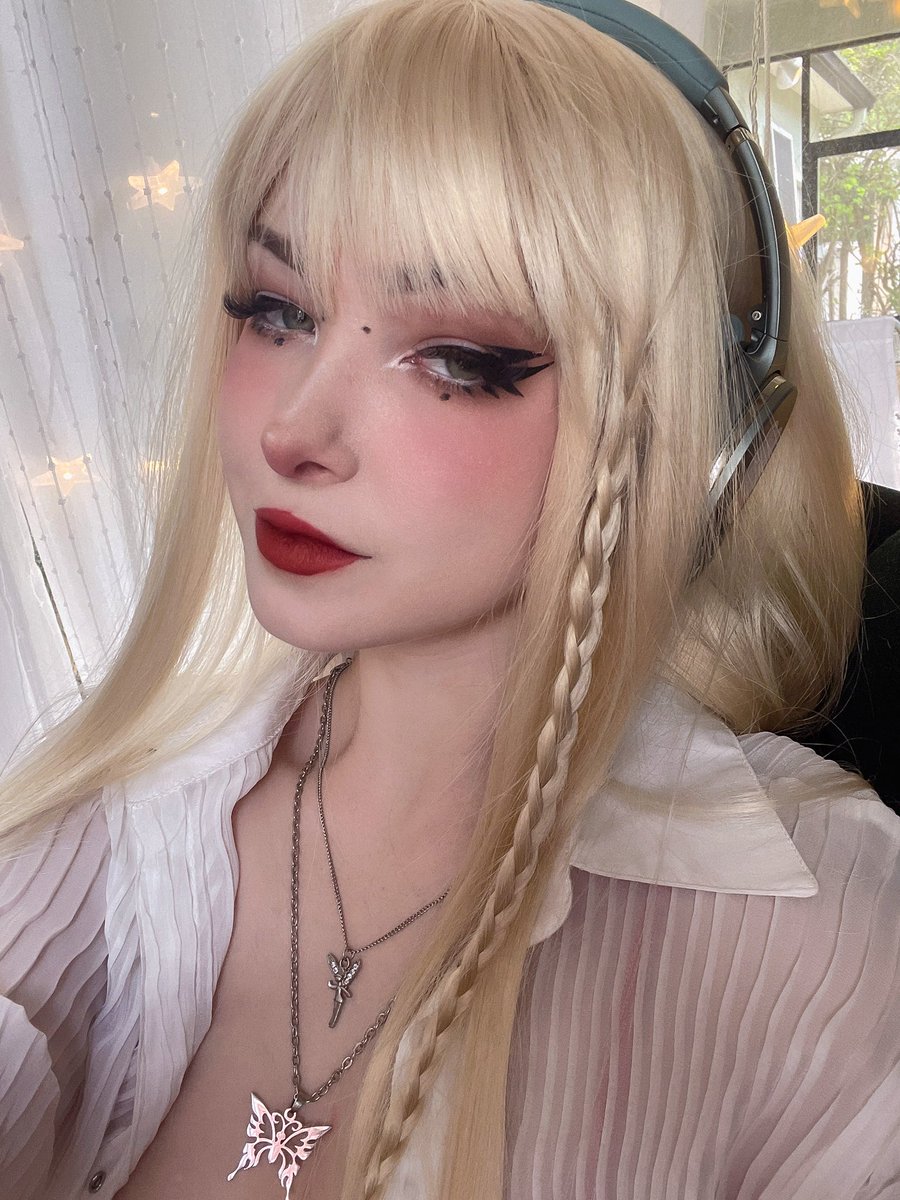 Serving cunt today sneesnaw @realsneesnaw