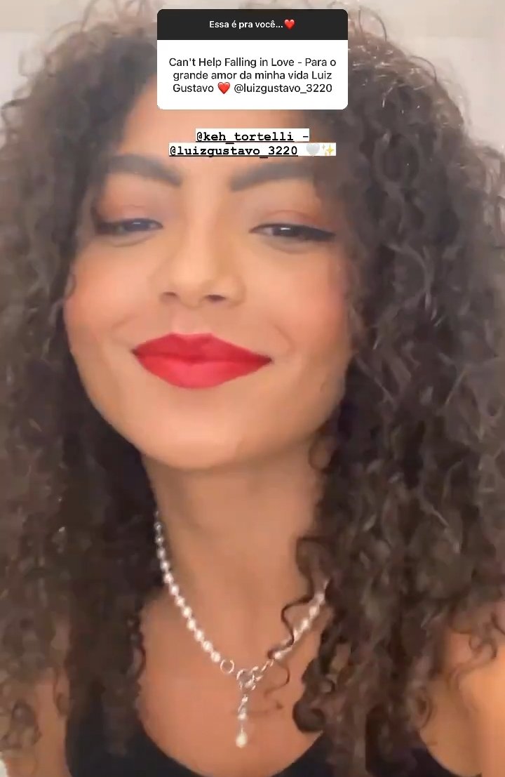 Sianyworld's tweet photo. Any Gabrielly de batom vermelho é minha perdição https://t.co/l2ngw4GglE