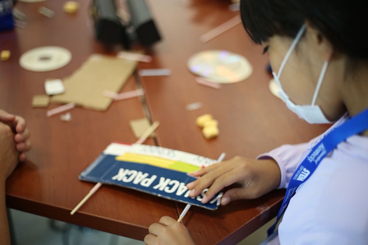 Our campers worked with Dr. Bruce Walcott today to build cars from recycled materials! ♻️ #seebluestemcamp #seeblue #seeblueseestem