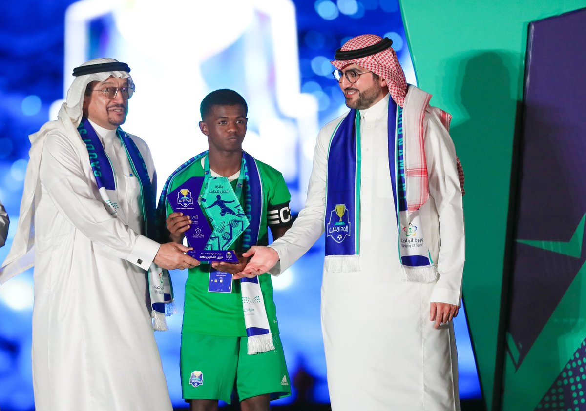 ➖ هـــداف البــطــولة (U15) ⚽️🔝

🏃🏻‍♂️ صابر بخيت 
🎽 متوسطة تحفيظ القرآن (المنطقة الشرقية)
⚽️ 9 أهــداف 
💵 10,000 ريــال

بـطولة المملكة لـ #نخبة_دوري_المدارس 2022🏆🇸🇦