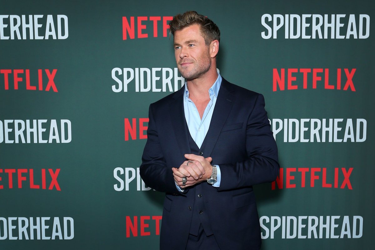 Chris Hemsworth Fan tweet media