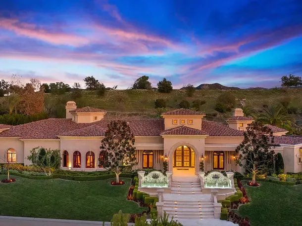 Britney bought a new house and it’s beautiful 🥺 She’s getting everything she wants
