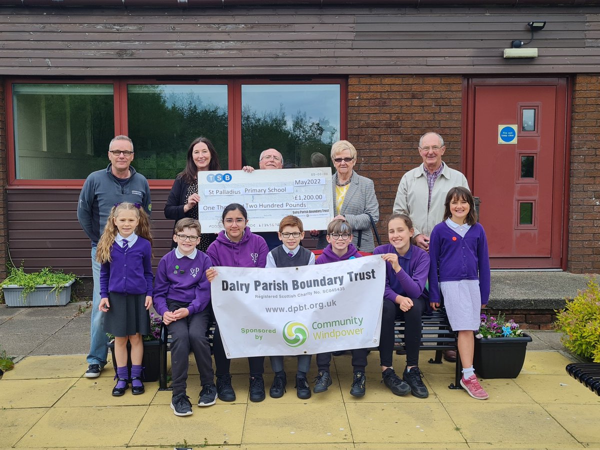 A huge thank you  to the Dalry Parish Boundary Trust for their very generous donation
@CWL_BeGreen 
<a href="/RangerPeteDalry/">BeGreen Dalry</a>