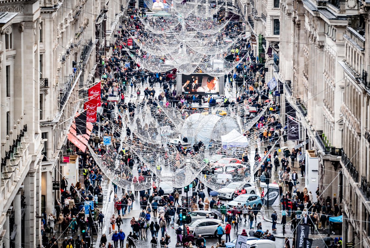 Isn't often you see Regent Street filled with as many vintage motors as this. 

Thanks to  The Regent Street Motor Show &amp; Goose Live Events the display of car's in the city centre is a special sight. 
#videography #photography #media #content #marketing #london #vintage #car