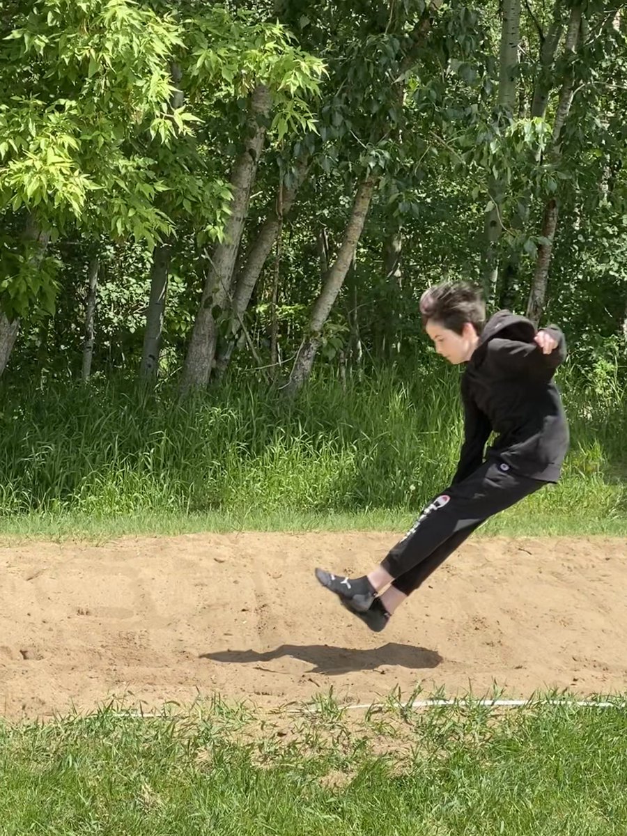 slarseneips's tweet photo. More track and field fun this sunny Monday! @BrentwoodEIPS #TrackandField #runjumpthrow https://t.co/AThZdzRpjg