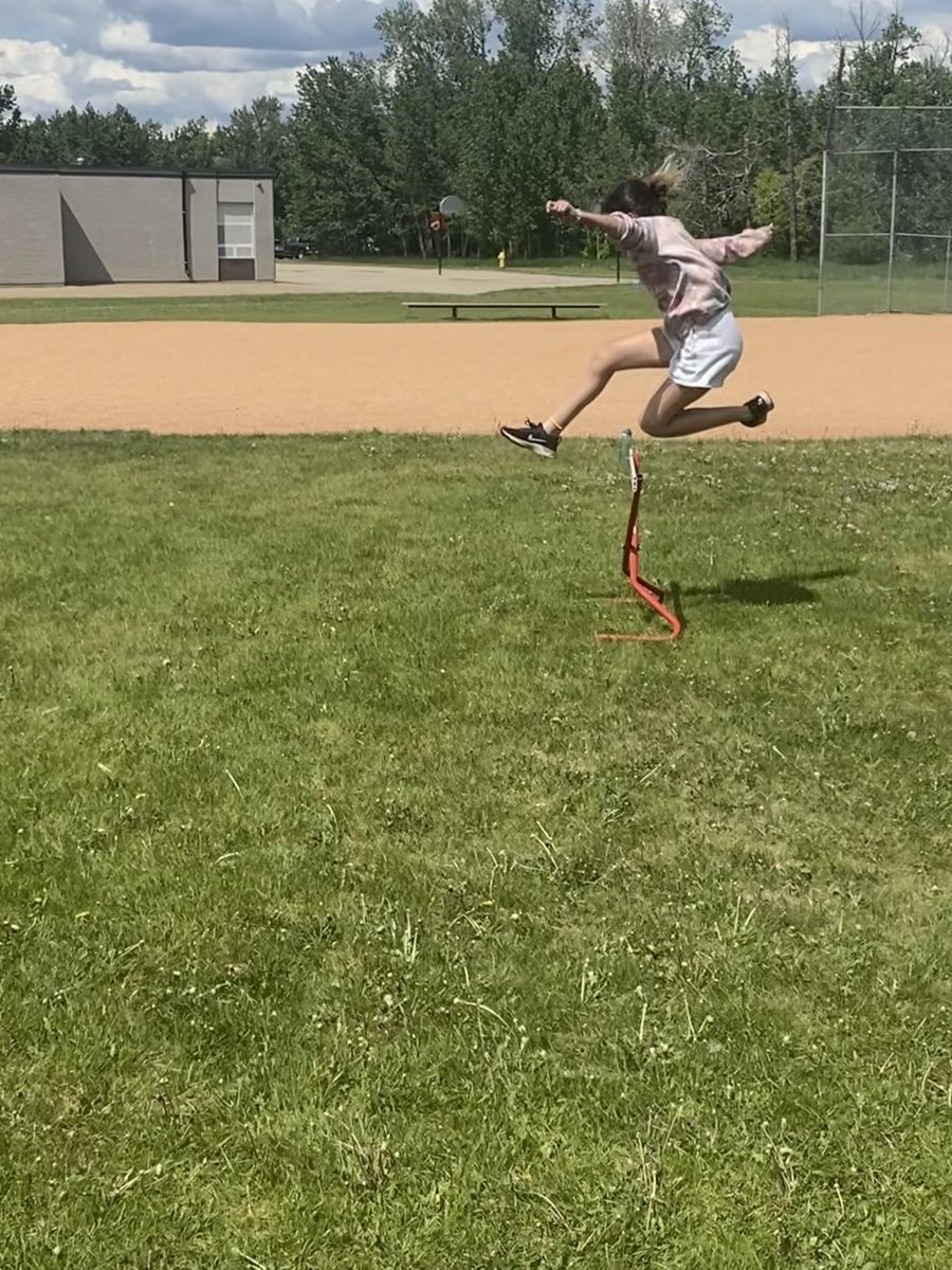 slarseneips's tweet photo. More track and field fun this sunny Monday! @BrentwoodEIPS #TrackandField #runjumpthrow https://t.co/AThZdzRpjg