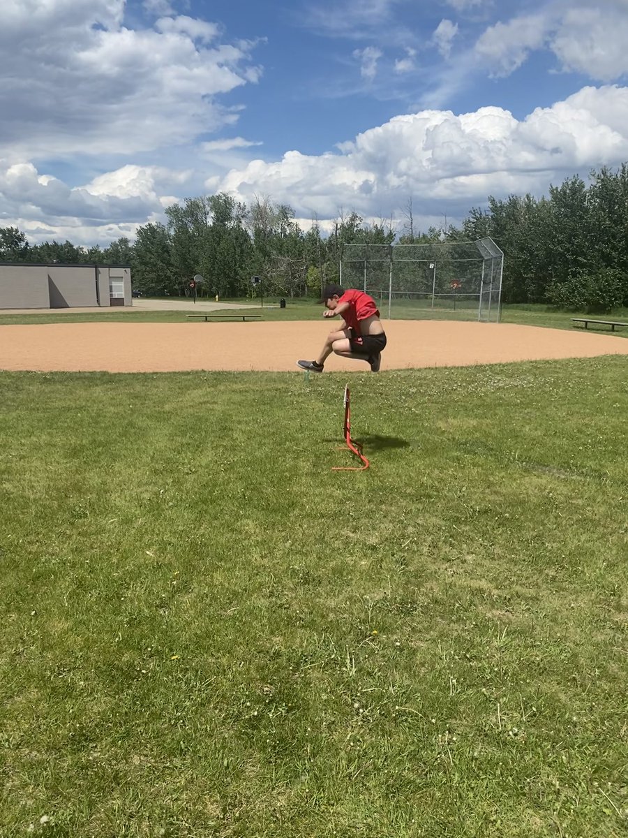 slarseneips's tweet photo. More track and field fun this sunny Monday! @BrentwoodEIPS #TrackandField #runjumpthrow https://t.co/AThZdzRpjg