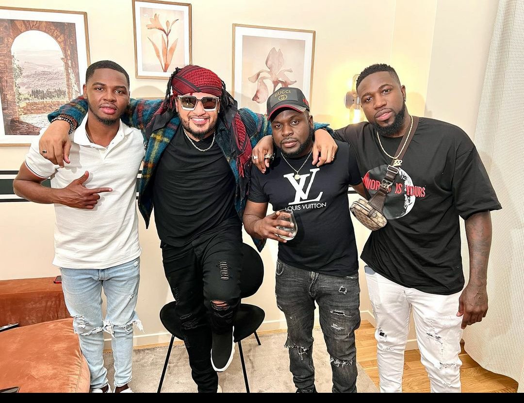 Elprofsor's tweet photo. Chinwa gang❤️🐜 https://t.co/XS5MLbMYDO