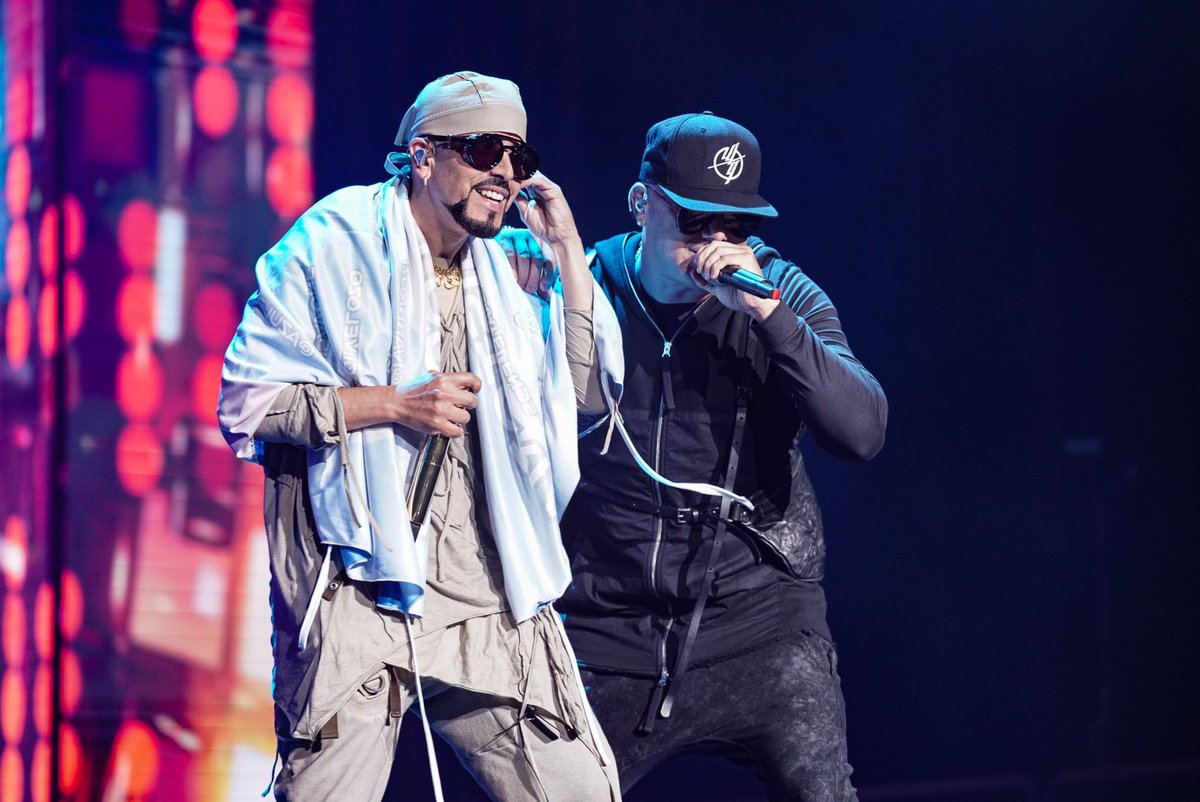 Argentina 🇦🇷 dejándose sentir en el @movistararenaar Nos regalaron una noche histórica. No tenemos palabras GRACIAS GRACIAS GRACIAS
El martes regresamos al mismo lugar con este hermoso público.<a href="/wisin/">W</a> #Wisin #wisinYyandel #Yandel