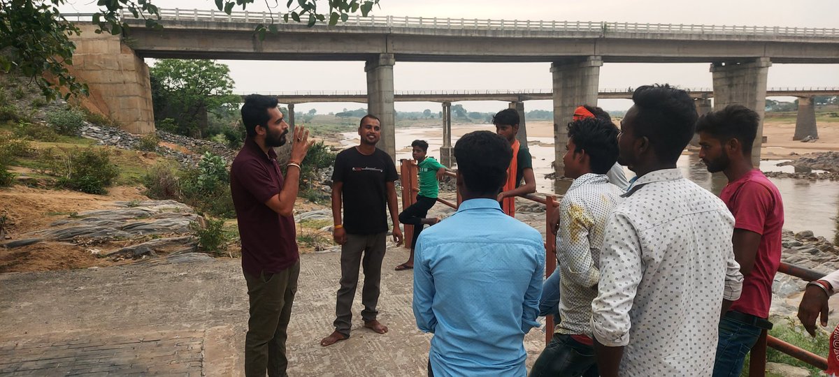 सतसाल का मुक्तिधाम 100 गांवों से अधिक लोग यही आते हैं मगर उचित सुविधा नहीं है बरसात के मौसम में कम से कम सेड और रात्रि में पूरी तरह अंधकार हो जाता है तो एक लाइट टावर की व्यवस्था जिला प्रशासन कराएं।
@Dist_Admin_Jmt
