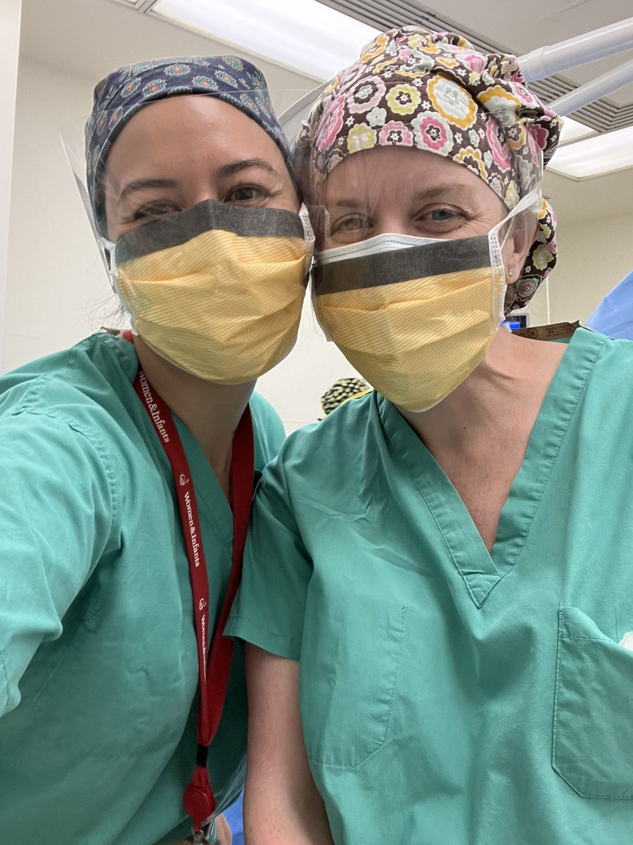 1st day as a PGY-3 starting strong with my 1st (and 2nd) TVH with my mentor, Dr. Saint-Aubin!!! #WomeninMedicine #ILookLikeASurgeon #mentorship #obgynresidency #TVH